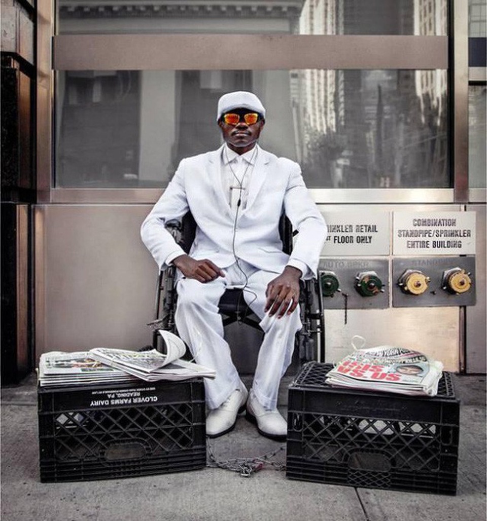 Người bán báo “chất” nhất New York, đến tín đồ thời trang cũng chào thua - 9 Người bán báo “chất” nhất New York, đến tín đồ thời trang cũng chào thua - 9