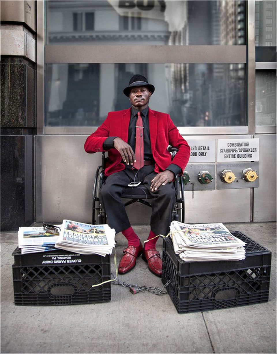 Người bán báo “chất” nhất New York, đến tín đồ thời trang cũng chào thua - 4 Người bán báo “chất” nhất New York, đến tín đồ thời trang cũng chào thua - 4