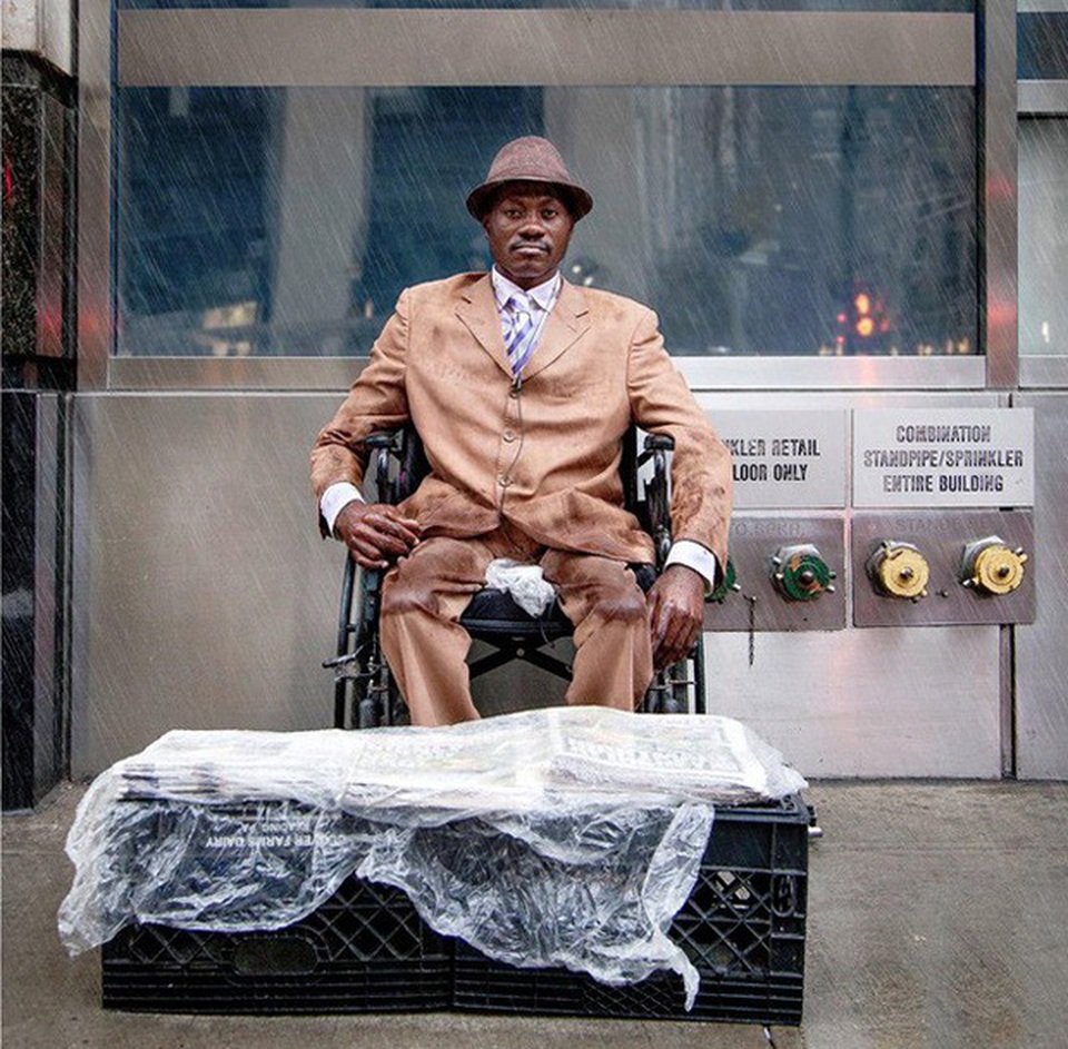 Người bán báo “chất” nhất New York, đến tín đồ thời trang cũng chào thua - 6 Người bán báo “chất” nhất New York, đến tín đồ thời trang cũng chào thua - 6