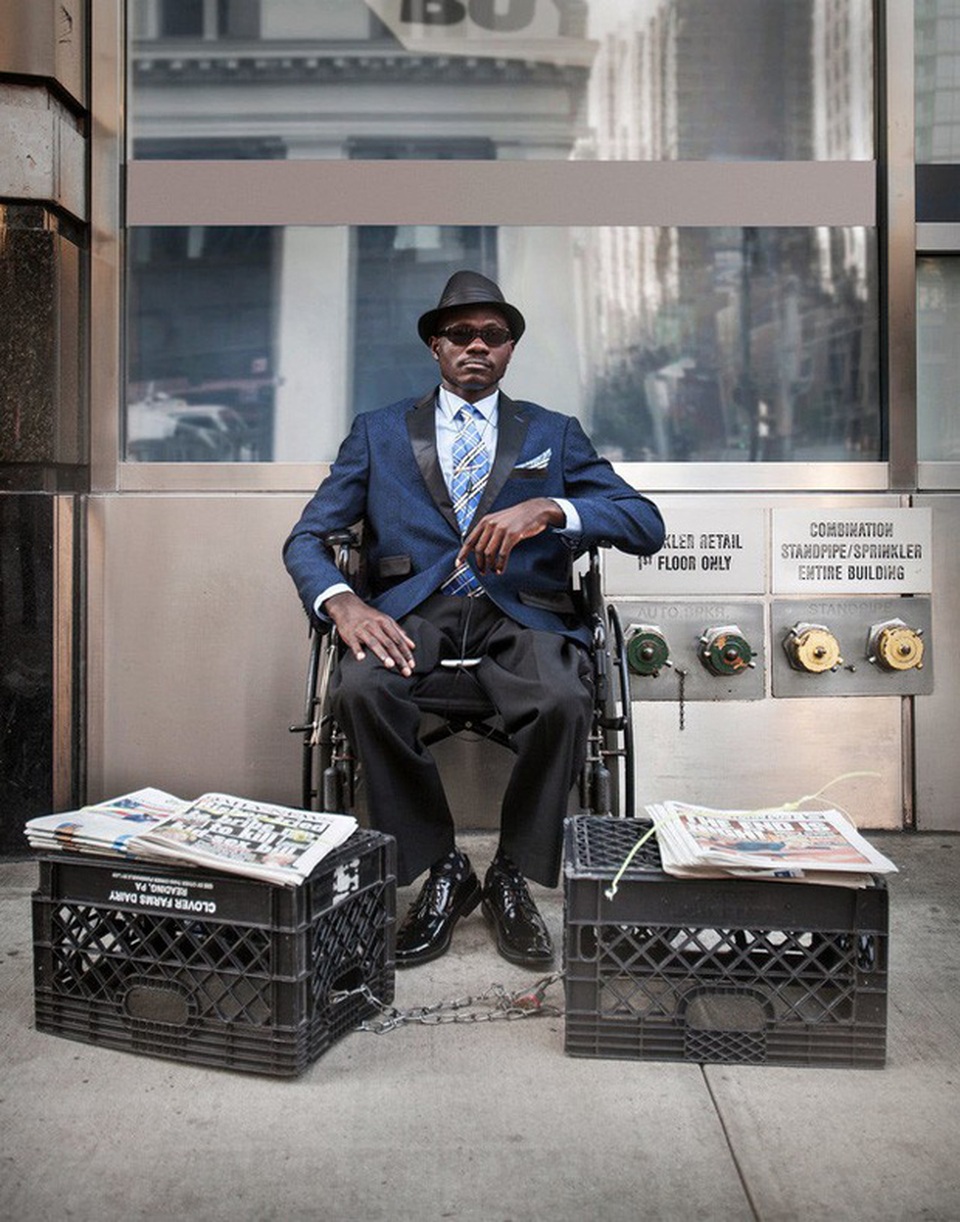 Người bán báo “chất” nhất New York, đến tín đồ thời trang cũng chào thua - 7 Người bán báo “chất” nhất New York, đến tín đồ thời trang cũng chào thua - 7