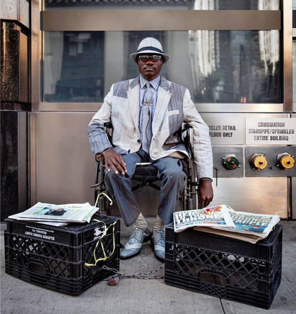 Người bán báo “chất” nhất New York, đến tín đồ thời trang cũng chào thua - 8 Người bán báo “chất” nhất New York, đến tín đồ thời trang cũng chào thua - 8