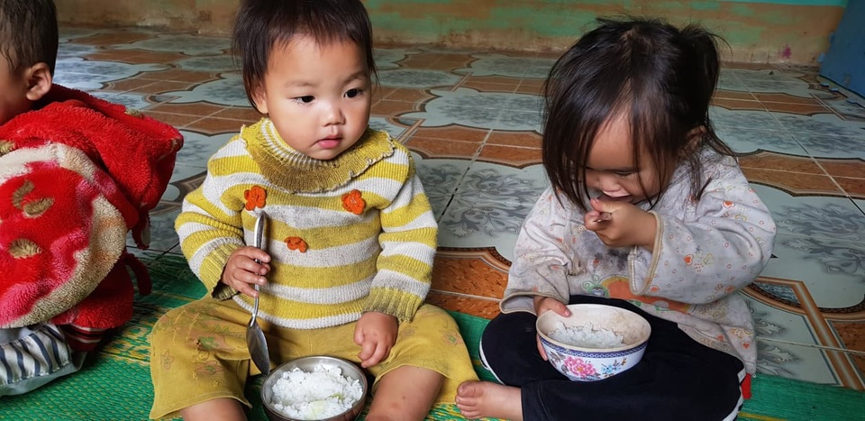 Hai cô giáo hy sinh tuổi xuân để làm mẹ của 17 đứa trẻ H’Mông - 8 Hai cô giáo hy sinh tuổi xuân để làm mẹ của 17 đứa trẻ H’Mông - 8