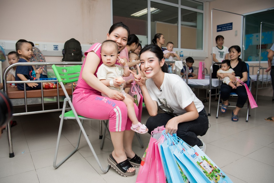Huyền My thoáng buồn trải lòng về scandal bị chụp lén dậy sóng 2 ngày qua - 9 Huyền My thoáng buồn trải lòng về scandal bị chụp lén dậy sóng 2 ngày qua - 9