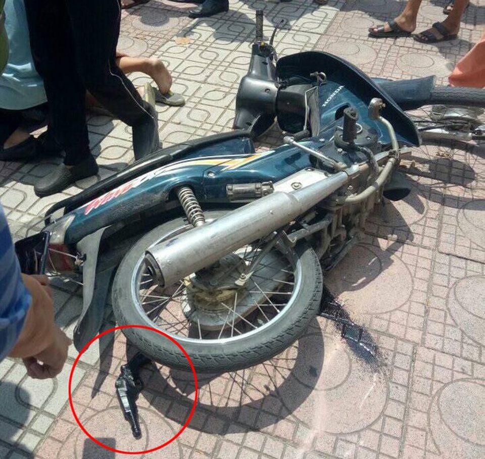 Kẻ bịt mặt nghi cầm súng cướp ngân hàng giữa ban ngày tại Hà Nội - 1 Kẻ bịt mặt nghi cầm súng cướp ngân hàng giữa ban ngày tại Hà Nội - 1