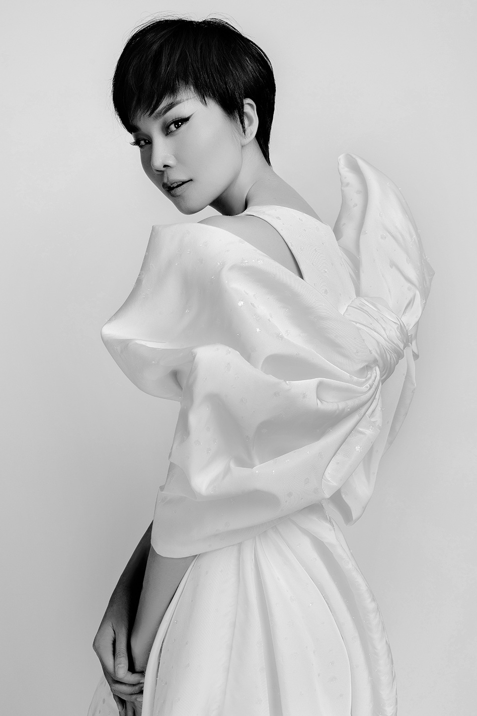 Người mẫu Thanh Hằng gây sốt khi chụp ảnh hở bạo - 1