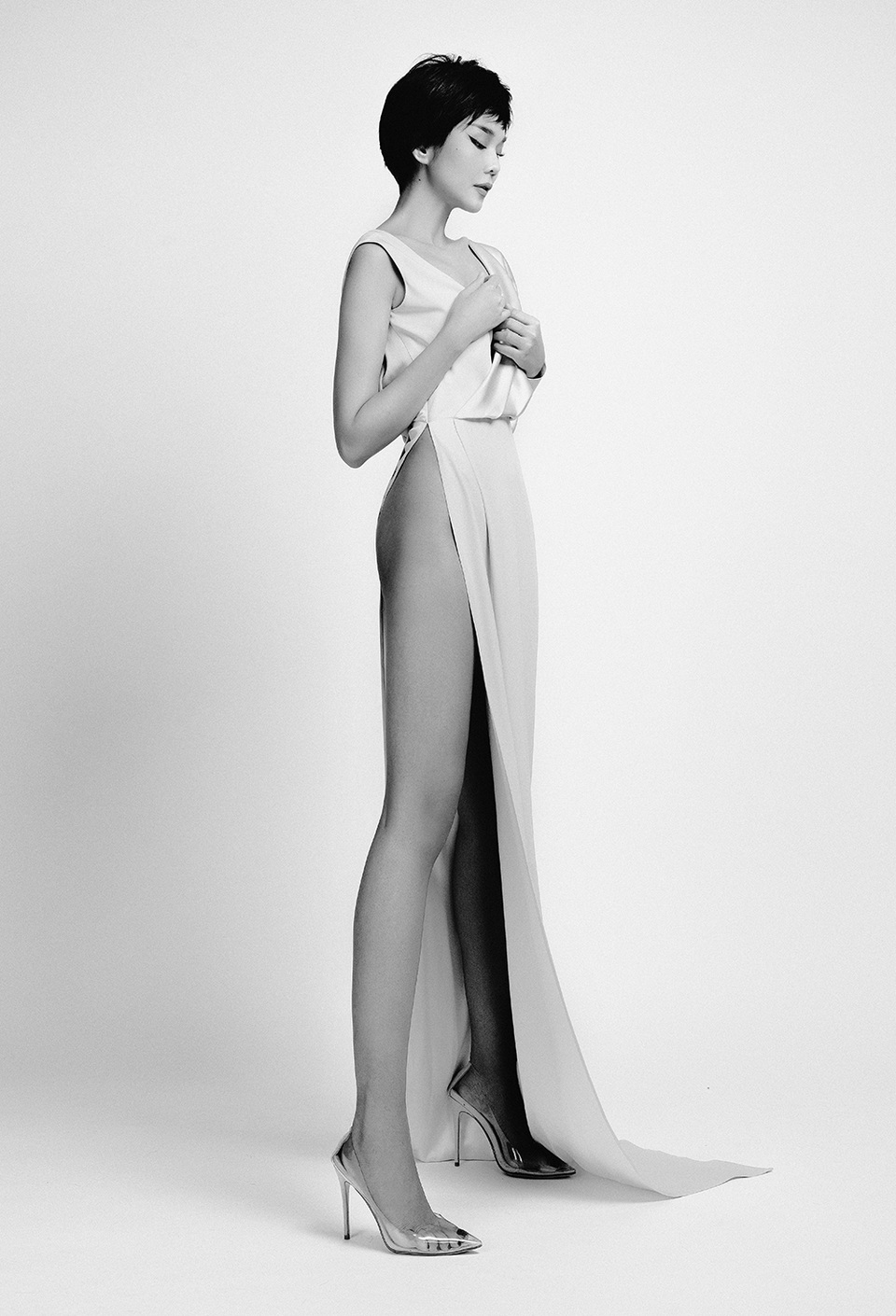 Người mẫu Thanh Hằng gây sốt khi chụp ảnh hở bạo - 3