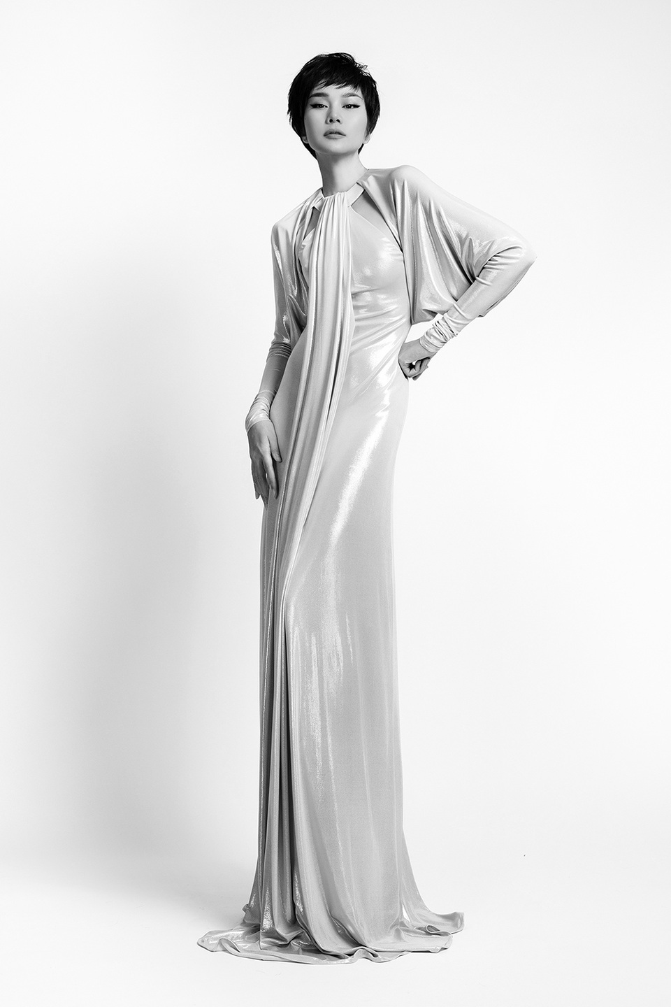 Người mẫu Thanh Hằng gây sốt khi chụp ảnh hở bạo - 4