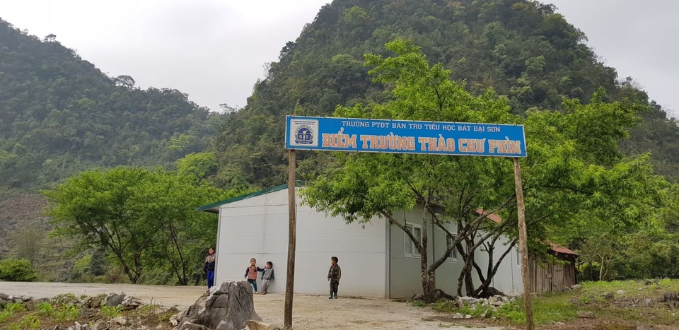 Hai cô giáo hy sinh tuổi xuân để làm mẹ của 17 đứa trẻ H’Mông - 2 Hai cô giáo hy sinh tuổi xuân để làm mẹ của 17 đứa trẻ H’Mông - 2