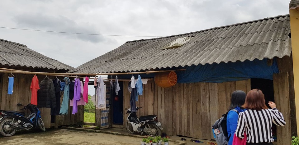 Hai cô giáo hy sinh tuổi xuân để làm mẹ của 17 đứa trẻ H’Mông - 10 Hai cô giáo hy sinh tuổi xuân để làm mẹ của 17 đứa trẻ H’Mông - 10