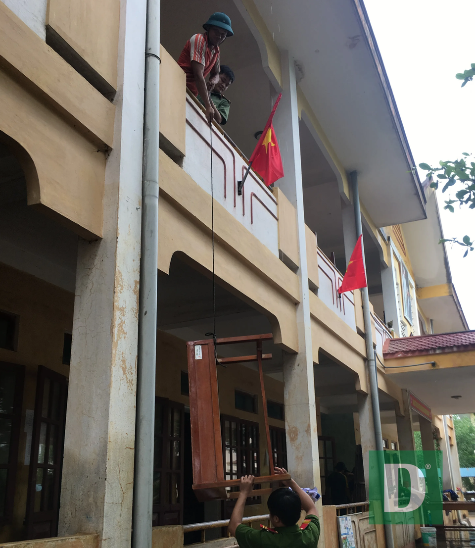 Trường học vùng lũ căng mình khắc phục hậu quả để ổn định giảng dạy - 5 Trường học vùng lũ căng mình khắc phục hậu quả để ổn định giảng dạy - 5