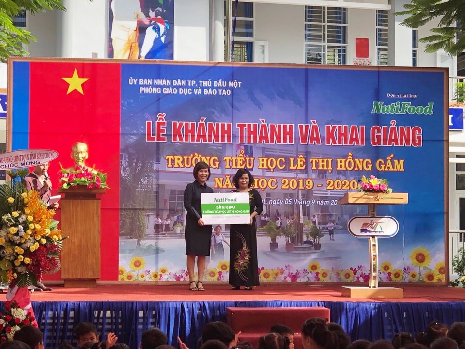 NutiFood trao tặng trường cho Bình Dương nhân dịp khai giảng - 3 NutiFood trao tặng trường cho Bình Dương nhân dịp khai giảng - 3