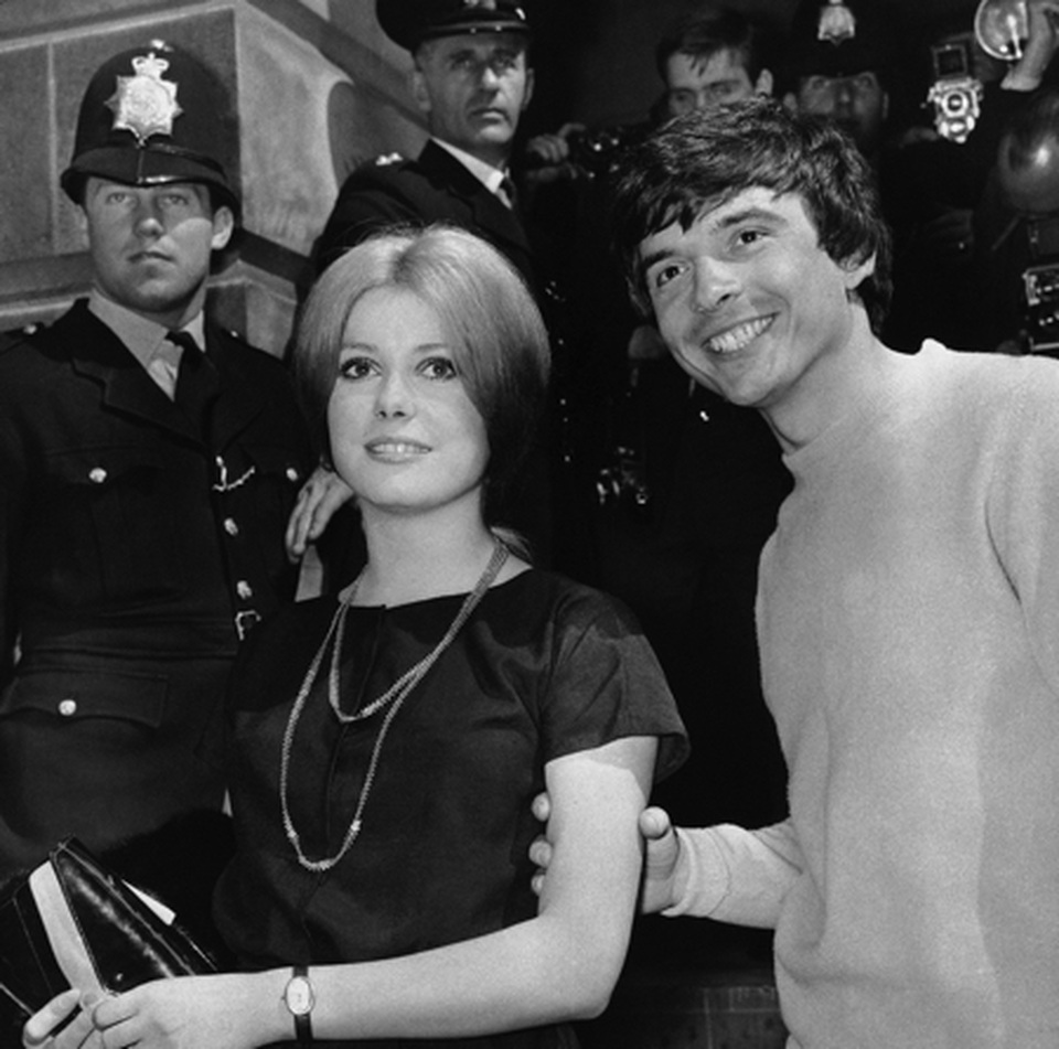 Ngắm lại ảnh cưới cực độc của các sao nổi tiếng - 5