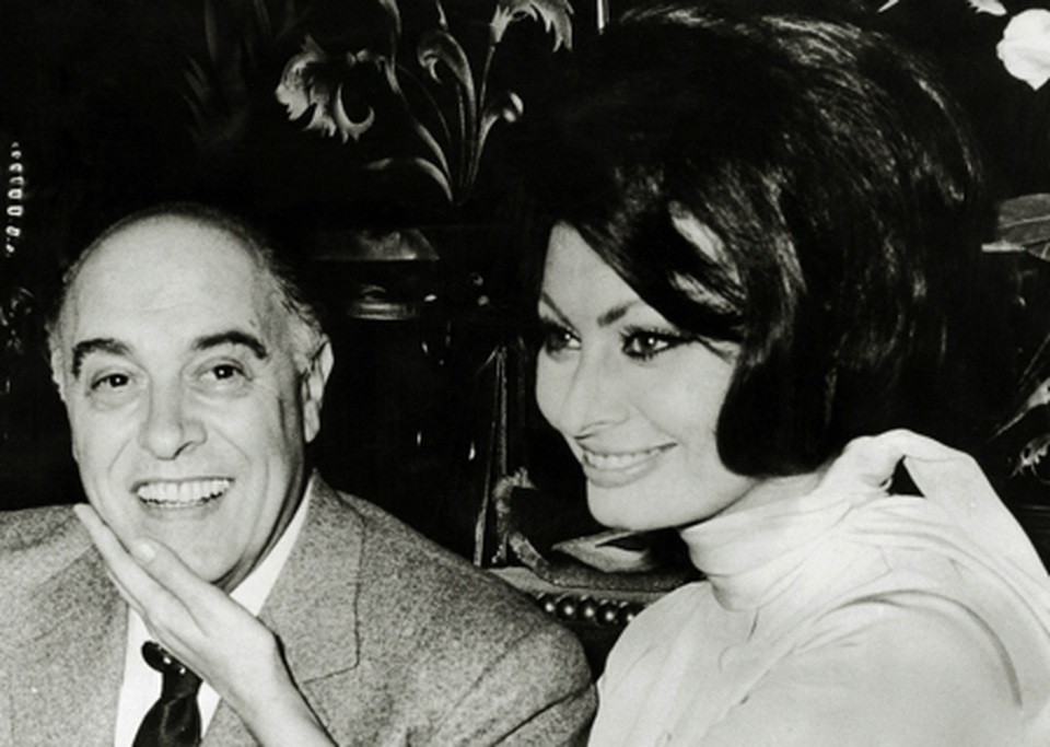 Ngắm lại ảnh cưới cực độc của các sao nổi tiếng - 8