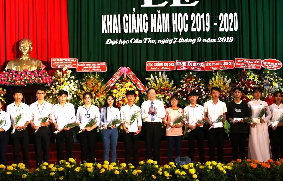 9.000 tân sinh viên Trường ĐH Cần Thơ bước vào năm học mới - 2 9.000 tân sinh viên Trường ĐH Cần Thơ bước vào năm học mới - 2