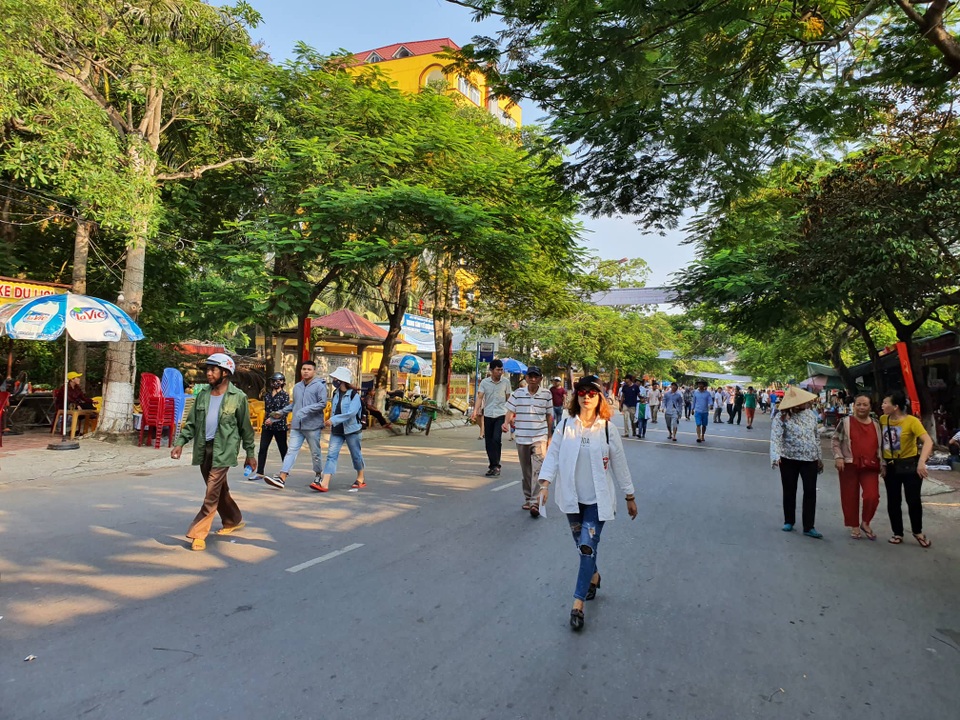 Biển người đổ về Lễ hội chọi trâu Đồ Sơn 2019 - 4 Biển người đổ về Lễ hội chọi trâu Đồ Sơn 2019 - 4