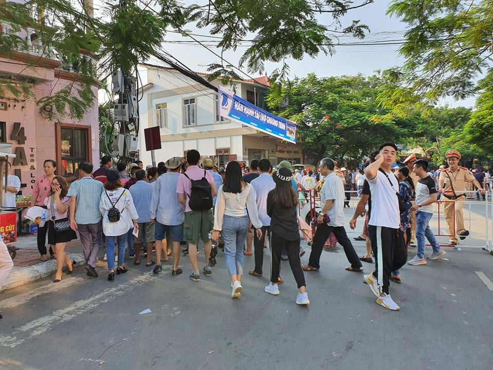Biển người đổ về Lễ hội chọi trâu Đồ Sơn 2019 - 5 Biển người đổ về Lễ hội chọi trâu Đồ Sơn 2019 - 5