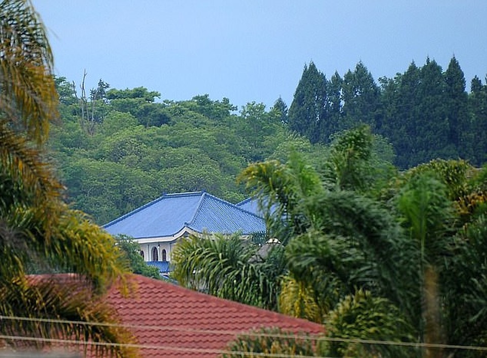 Dân chết đói, gia đình cựu Tổng thống Zimbabwe vẫn sống trong giàu sang tột đỉnh - 1 Dân chết đói, gia đình cựu Tổng thống Zimbabwe vẫn sống trong giàu sang tột đỉnh - 1