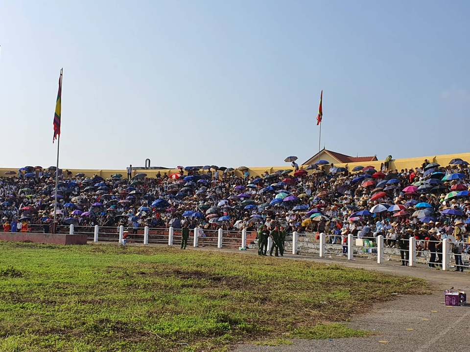 Biển người đổ về Lễ hội chọi trâu Đồ Sơn 2019 - 9 Biển người đổ về Lễ hội chọi trâu Đồ Sơn 2019 - 9