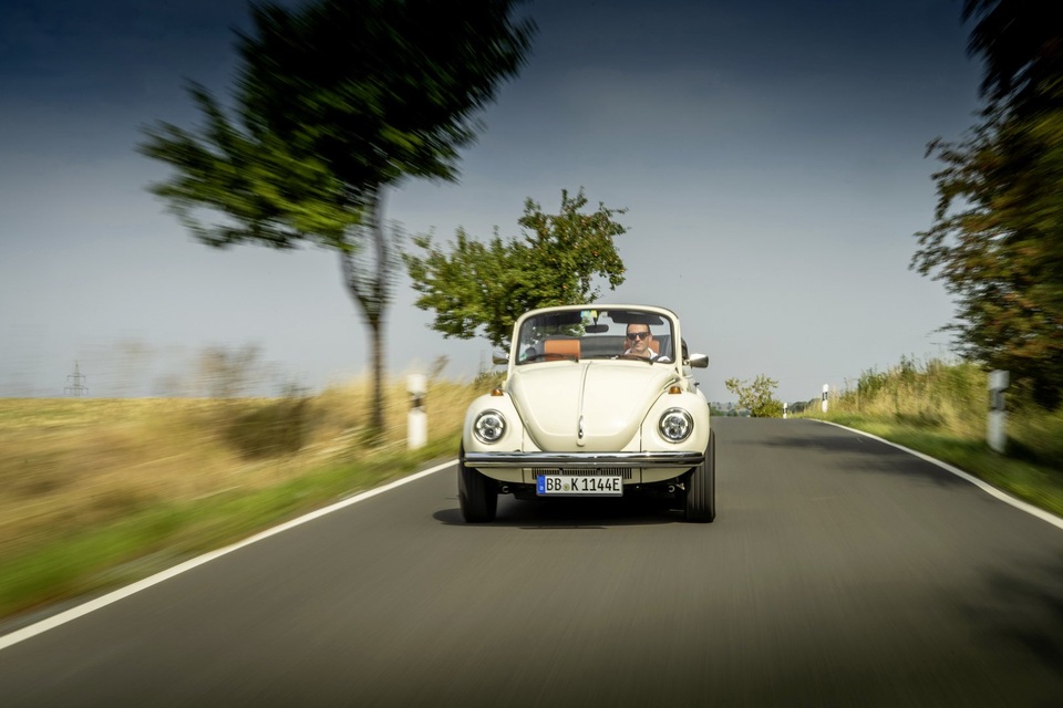 “Bọ cánh cứng” Beetle tái xuất dưới dạng xe chạy điện - 18 “Bọ cánh cứng” Beetle tái xuất dưới dạng xe chạy điện - 18