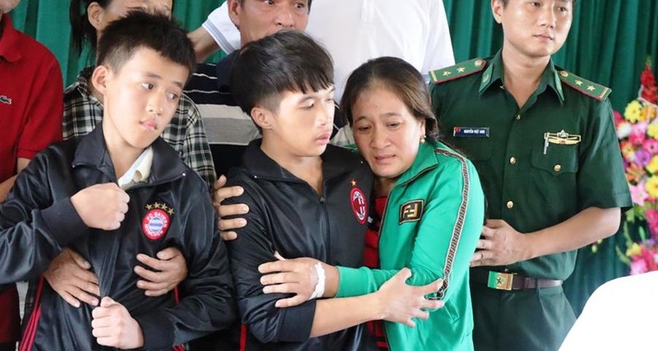 Em gái đau đớn rồi tử vong khi biết tin anh trai mất tích trên biển - 2