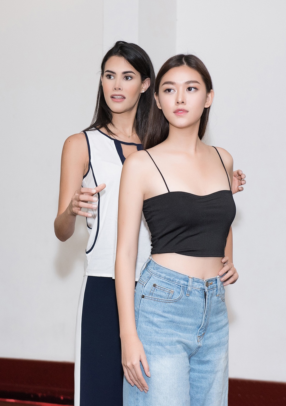 Hoa hậu Quốc tế Mariem Velazco tận tình hướng dẫn Tường San catwalk - 11 Hoa hậu Quốc tế Mariem Velazco tận tình hướng dẫn Tường San catwalk - 11