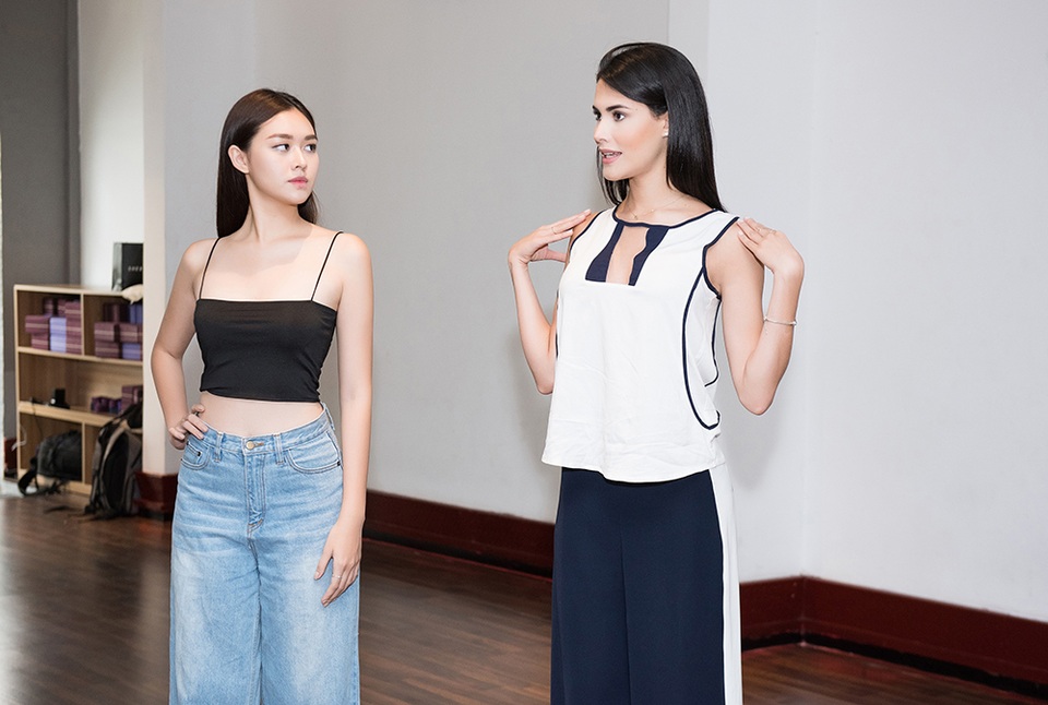 Hoa hậu Quốc tế Mariem Velazco tận tình hướng dẫn Tường San catwalk - 4 Hoa hậu Quốc tế Mariem Velazco tận tình hướng dẫn Tường San catwalk - 4