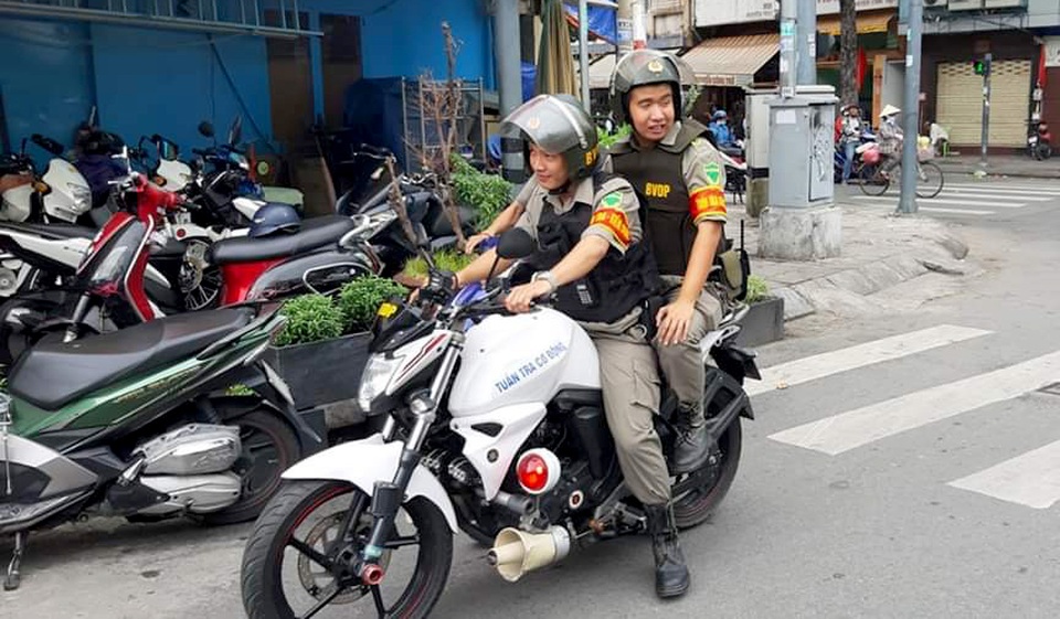 Ban bảo vệ dân phố duy nhất ở Sài Gòn được trang bị áo giáp chống đạn - 2 Ban bảo vệ dân phố duy nhất ở Sài Gòn được trang bị áo giáp chống đạn - 2