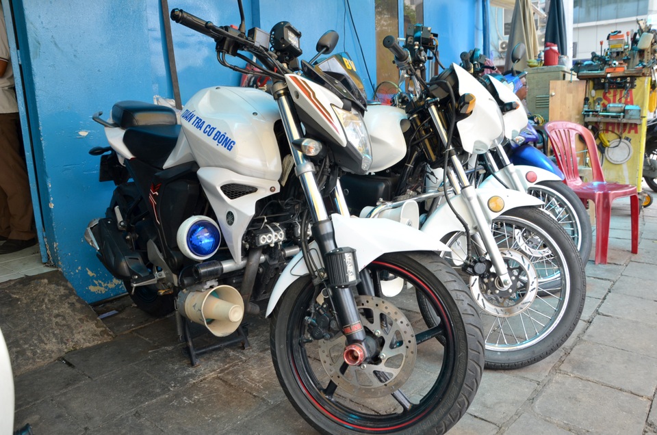 Ban bảo vệ dân phố duy nhất ở Sài Gòn được trang bị áo giáp chống đạn - 4 Ban bảo vệ dân phố duy nhất ở Sài Gòn được trang bị áo giáp chống đạn - 4