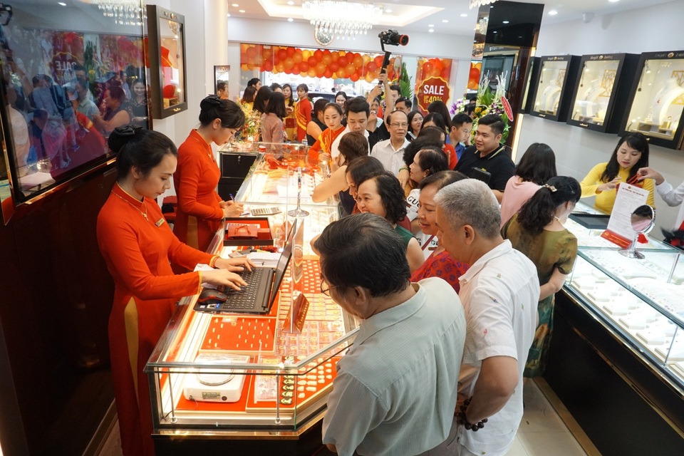 Bảo Tín Mạnh Hải khai trương cửa hàng vàng thứ 4 tại Hà Nội - 5 Bảo Tín Mạnh Hải khai trương cửa hàng vàng thứ 4 tại Hà Nội - 5