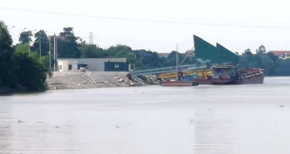 Người dân tiếp tục cho con em nghỉ học để phản đối dự án bãi chứa và bến thủy trên sông - 2 Người dân tiếp tục cho con em nghỉ học để phản đối dự án bãi chứa và bến thủy trên sông - 2
