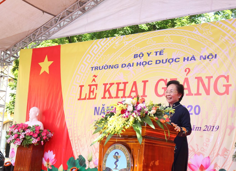 Dạ Hương tiếp tục trao học bổng Chung sức cùng nữ thầy thuốc tương lai cho nữ sinh Y dược - 1 Dạ Hương tiếp tục trao học bổng Chung sức cùng nữ thầy thuốc tương lai cho nữ sinh Y dược - 1