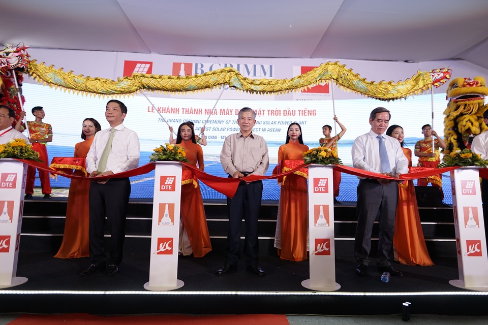 Nhà máy Điện Mặt trời Dầu Tiếng có quy mô lớn nhất khu vực Đông Nam Á đi vào hoạt động - 1 Nhà máy Điện Mặt trời Dầu Tiếng có quy mô lớn nhất khu vực Đông Nam Á đi vào hoạt động - 1