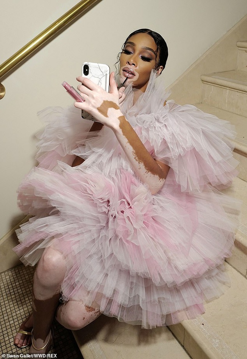 Siêu mẫu bạch biến Winnie Harlow nổi bật tại tuần lễ thời trang New York - 4 Siêu mẫu bạch biến Winnie Harlow nổi bật tại tuần lễ thời trang New York - 4