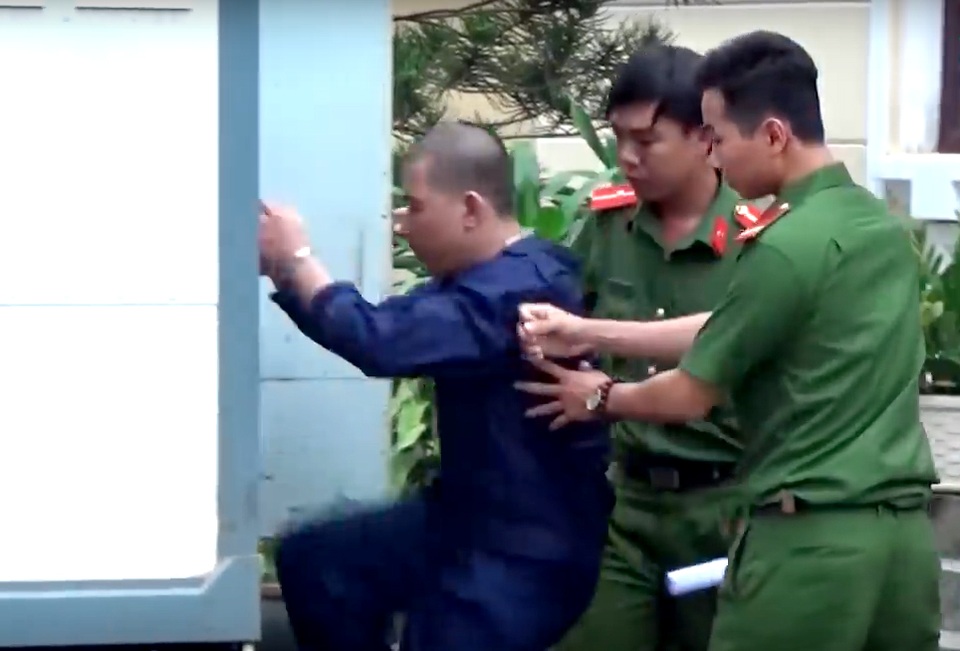 Bị chú họ xâm hại nhiều lần, bé gái sinh con khi 14 tuổi - 2 Bị chú họ xâm hại nhiều lần, bé gái sinh con khi 14 tuổi - 2