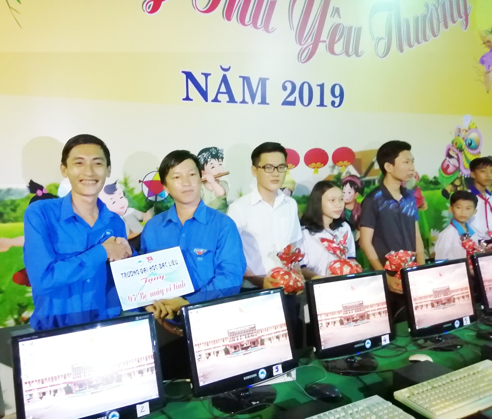 Trường ĐH Bạc Liêu mang Trung thu rộn ràng đến sớm với thiếu nhi - 3 Trường ĐH Bạc Liêu mang Trung thu rộn ràng đến sớm với thiếu nhi - 3