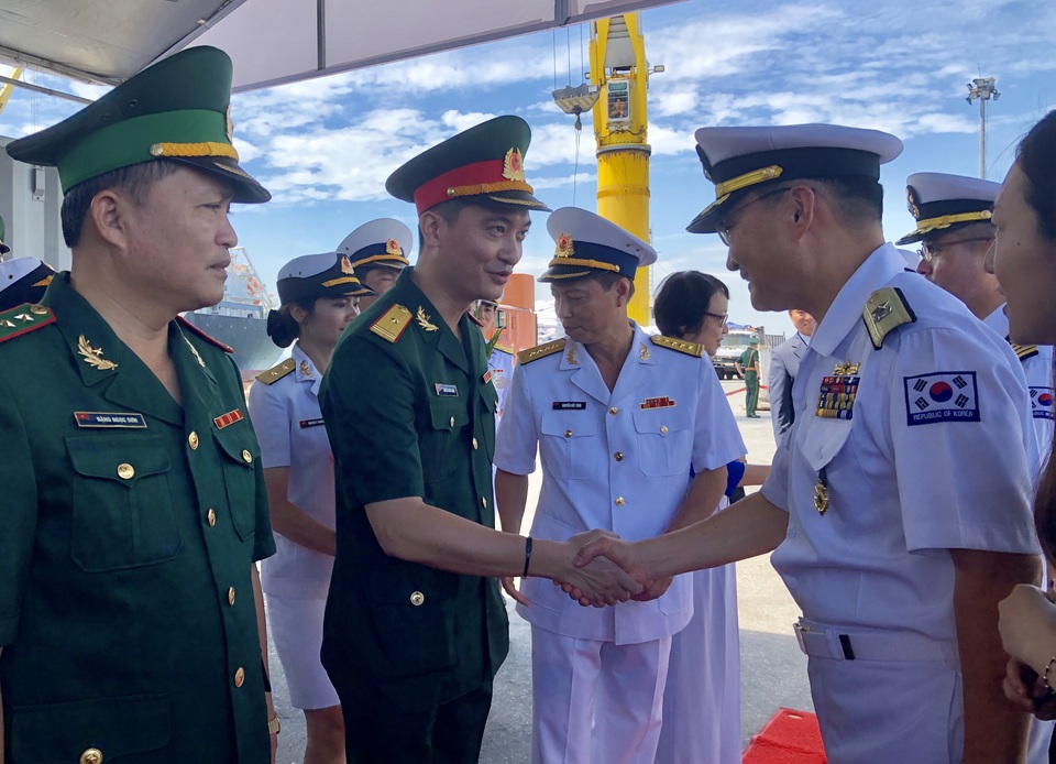 Tàu huấn luyện hải quân Hàn Quốc thăm xã giao Đà Nẵng - 5 Tàu huấn luyện hải quân Hàn Quốc thăm xã giao Đà Nẵng - 5