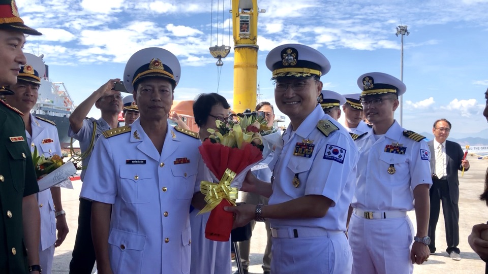 Tàu huấn luyện hải quân Hàn Quốc thăm xã giao Đà Nẵng - 3 Tàu huấn luyện hải quân Hàn Quốc thăm xã giao Đà Nẵng - 3