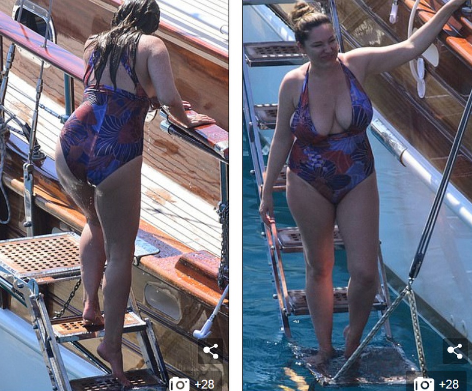 Kelly Brook tự tin khoe vòng một ngoại cỡ - 2 Kelly Brook tự tin khoe vòng một ngoại cỡ - 2