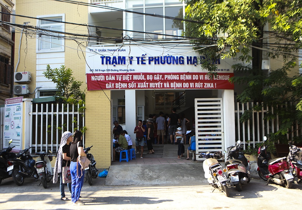 Sau vụ cháy Công ty Rạng Đông: Lo nhiễm độc, người dân ùn ùn đi khám - 1 Sau vụ cháy Công ty Rạng Đông: Lo nhiễm độc, người dân ùn ùn đi khám - 1