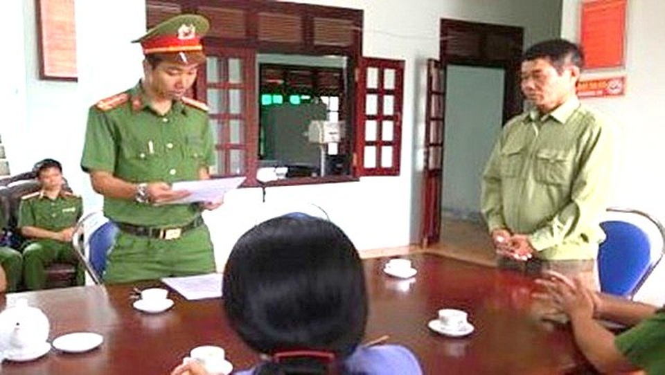 Gần 1.000 công nhân may đình công, thu hẹp còn 2 loại hợp đồng lao động… - 6 Gần 1.000 công nhân may đình công, thu hẹp còn 2 loại hợp đồng lao động… - 6