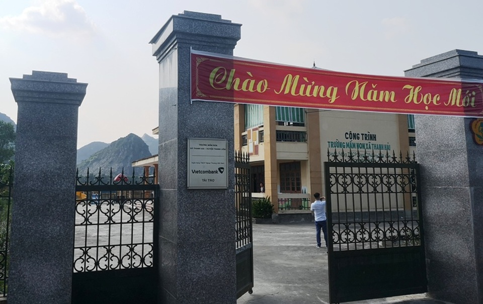 Dân không đưa con em đến trường để phản đối dự án bãi chứa và bến thủy trên sông - 1 Dân không đưa con em đến trường để phản đối dự án bãi chứa và bến thủy trên sông - 1