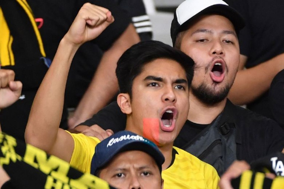 Bộ trưởng 26 tuổi của Malaysia chỉ trích cảnh sát Indonesia vì xem nhẹ bạo lực sân cỏ - 1 Bộ trưởng 26 tuổi của Malaysia chỉ trích cảnh sát Indonesia vì xem nhẹ bạo lực sân cỏ - 1