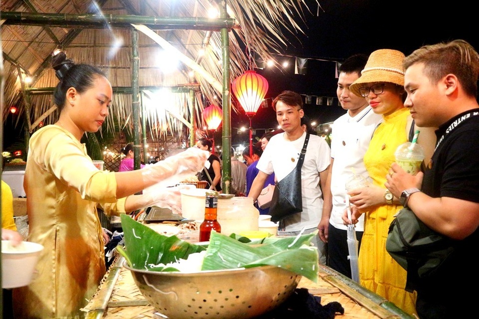Đêm nhạc “Sắc màu di sản” tại Hội An Đêm nhạc “Sắc màu di sản” tại Hội An