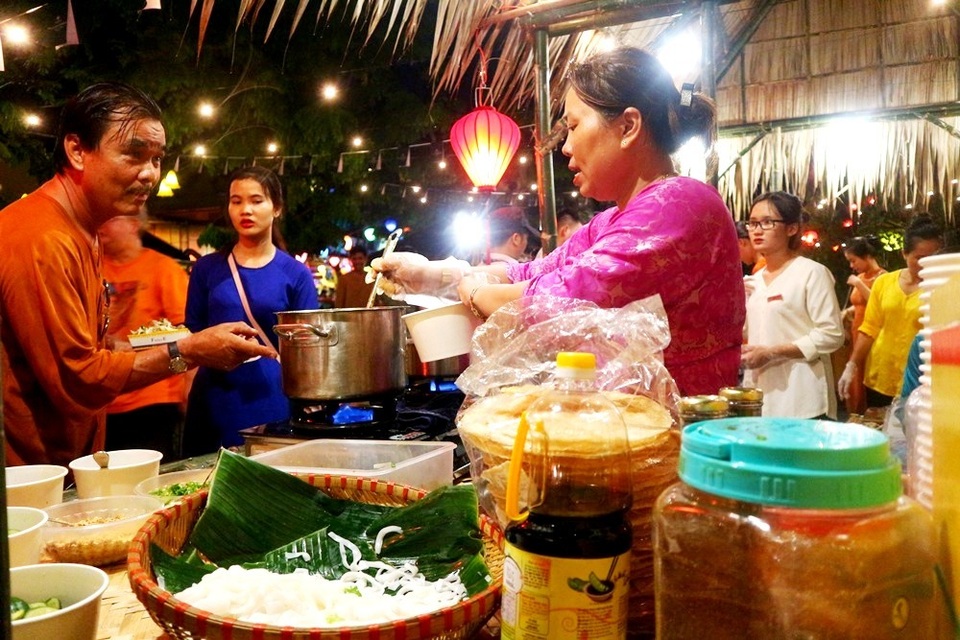 Đêm nhạc “Sắc màu di sản” tại Hội An Đêm nhạc “Sắc màu di sản” tại Hội An