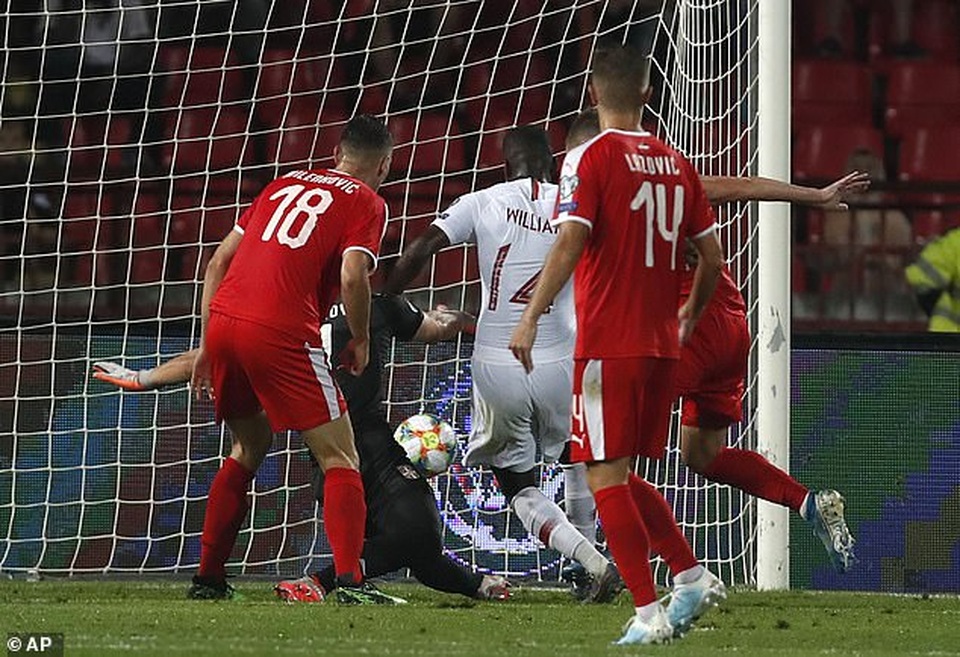 Serbia 2-4 Bồ Đào Nha: C.Ronaldo tỏa sáng - 2