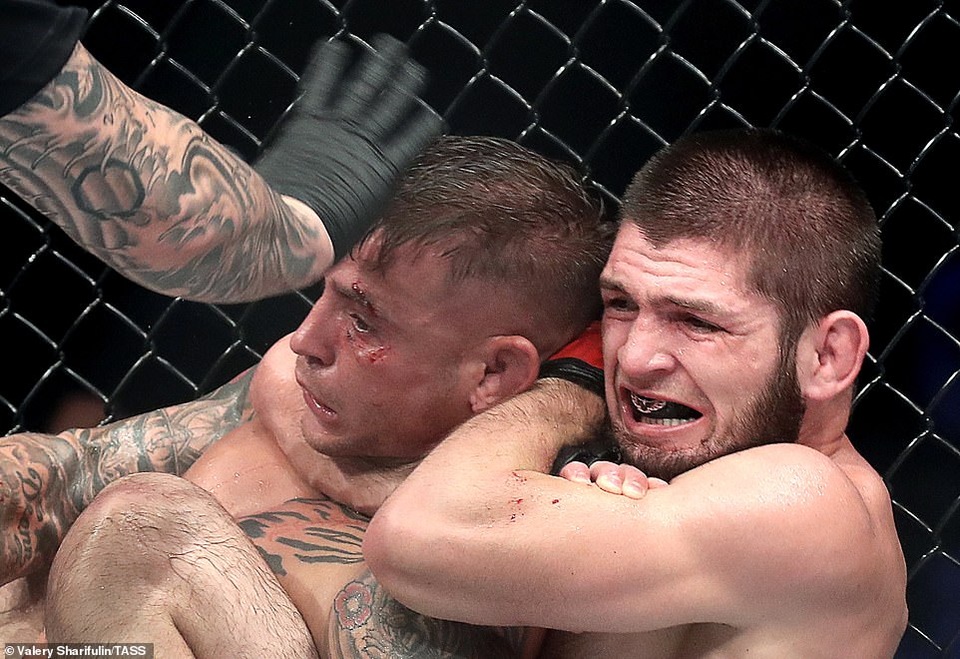 “Độc cô cầu bại” Khabib tung đòn siết cổ khiến đối thủ đầu hàng - 2 “Độc cô cầu bại” Khabib tung đòn siết cổ khiến đối thủ đầu hàng - 2