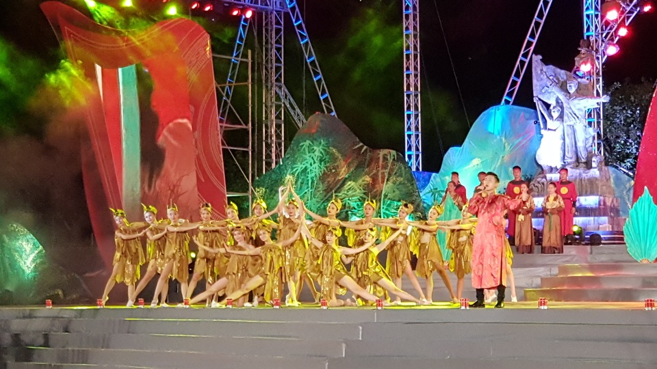 Ấn tượng chương trình nghệ thuật đặc biệt “Bến Thủy anh hùng” - 6 Ấn tượng chương trình nghệ thuật đặc biệt “Bến Thủy anh hùng” - 6