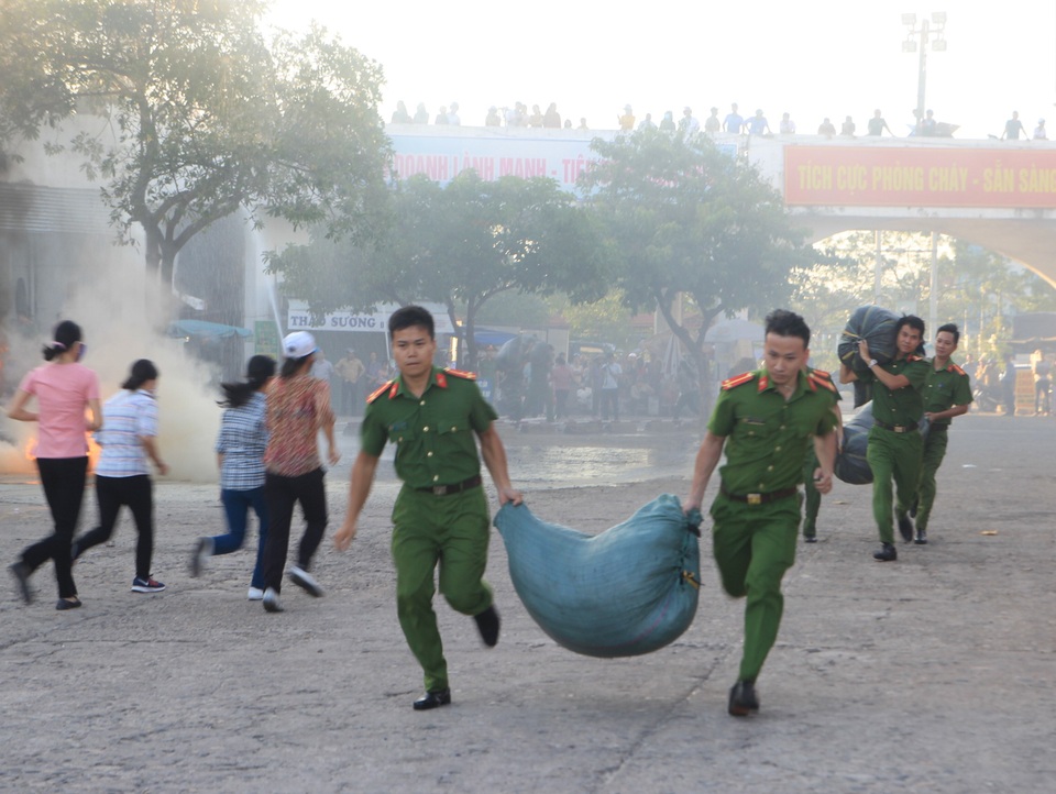Giả định một đám cháy lớn tại chợ trung tâm TP Đông Hà - 2 Giả định một đám cháy lớn tại chợ trung tâm TP Đông Hà - 2