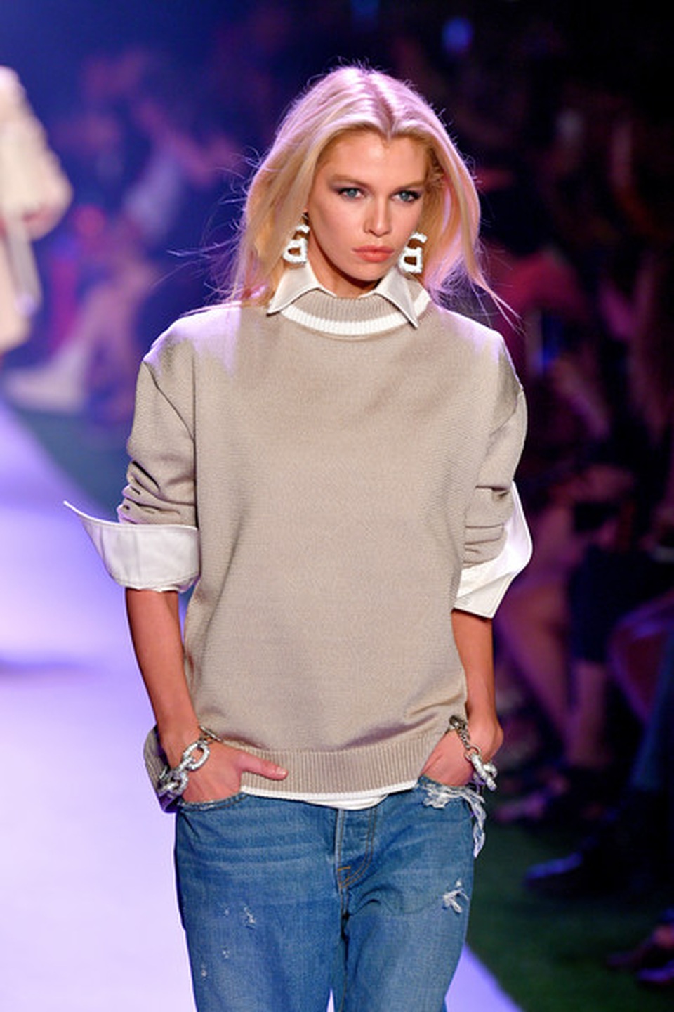 Bella Hadid đọ cơ bụng với Candice Swanepoel - 11