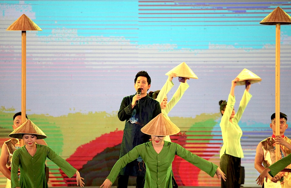 Ấn tượng chương trình nghệ thuật đặc biệt “Bến Thủy anh hùng” - 7 Ấn tượng chương trình nghệ thuật đặc biệt “Bến Thủy anh hùng” - 7